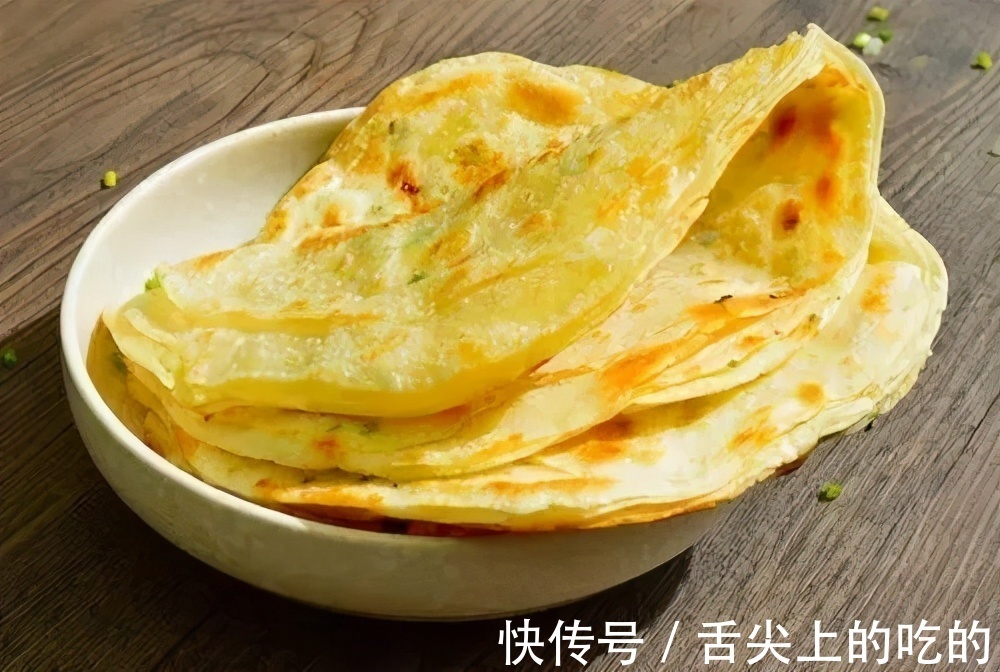 怎么烙饼才能不硬？和面是很关键的一步，教你一招，放3天也不硬