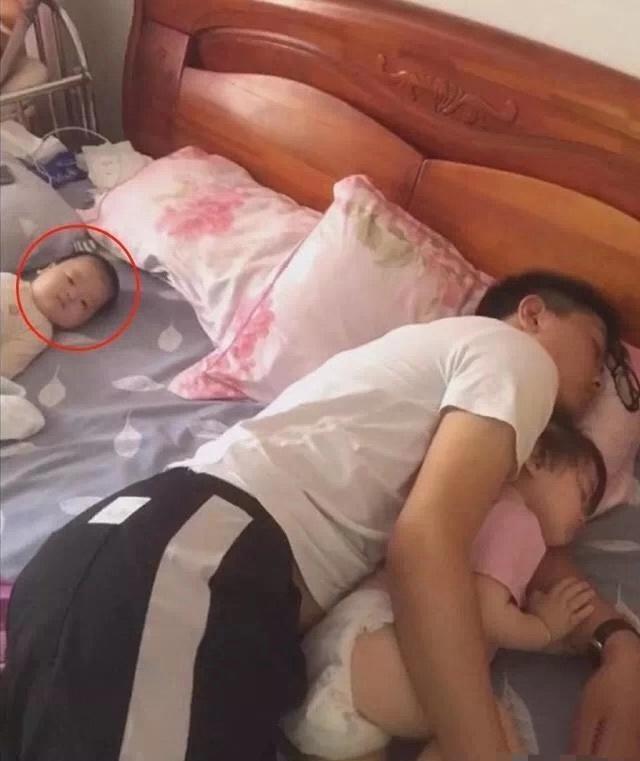 父亲|产房外爸爸得知生女儿,爸爸的反应引人注目,网友:请你控制点