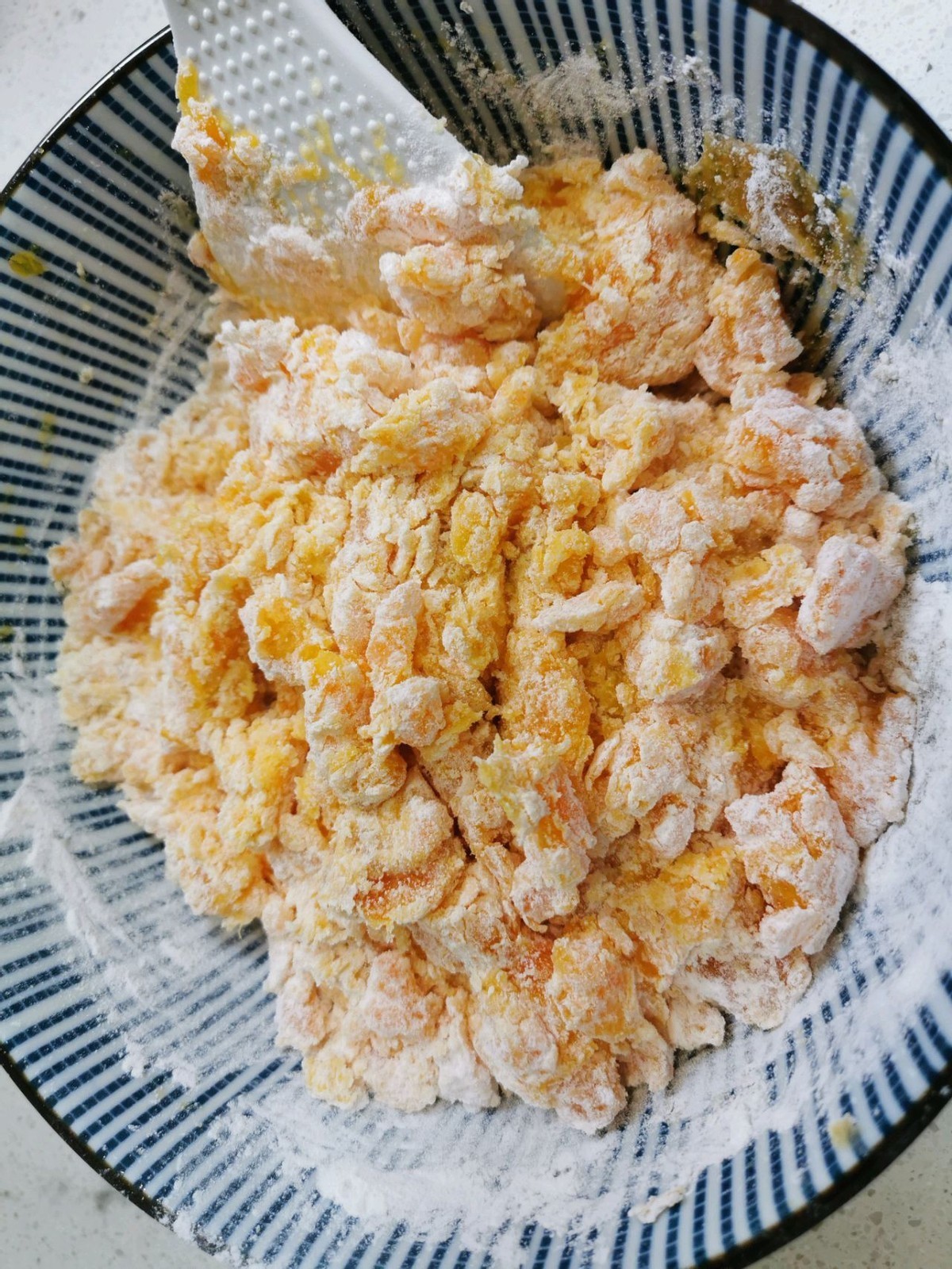 2根红薯,一碗糯米粉,做出好吃的红薯糯米饼,孩子很喜欢吃