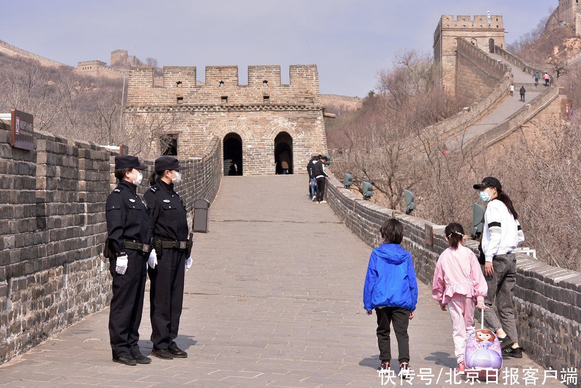 女子警队八达岭长城上的别样“风景”