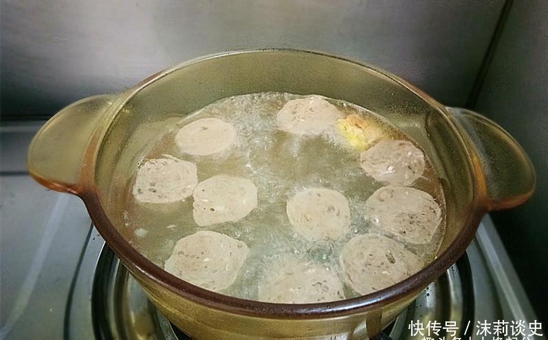 天凉时,炖一锅白菜丸子粉丝汤吧,温暖又开胃