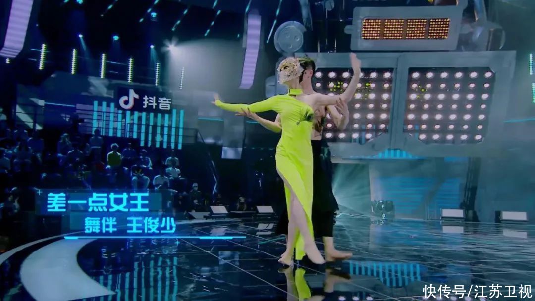 铁皮|《蒙面舞王》第一赛段悬念揭晓!“铁皮1990”“差一点女王”晋级总决赛
