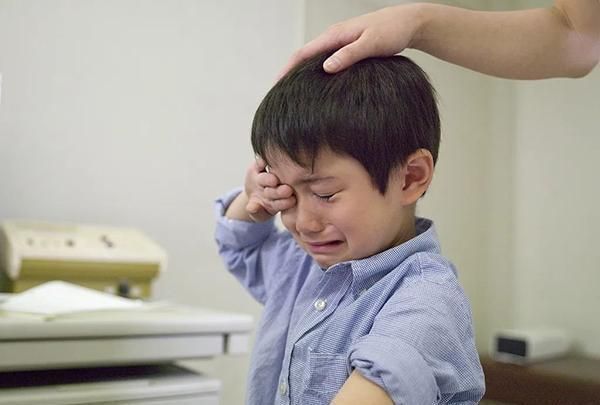 生理性|8岁孩子喊“腿痛”，家人误以为是生长痛，殊不知得了“骨肉瘤”