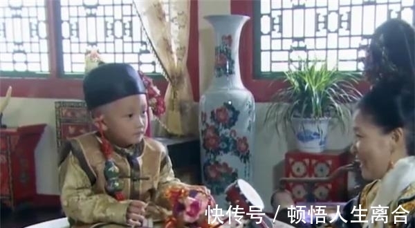 康熙&雍正一岁抓周,用毛笔胡乱写了个字,康熙看后脸色大变,最后成真