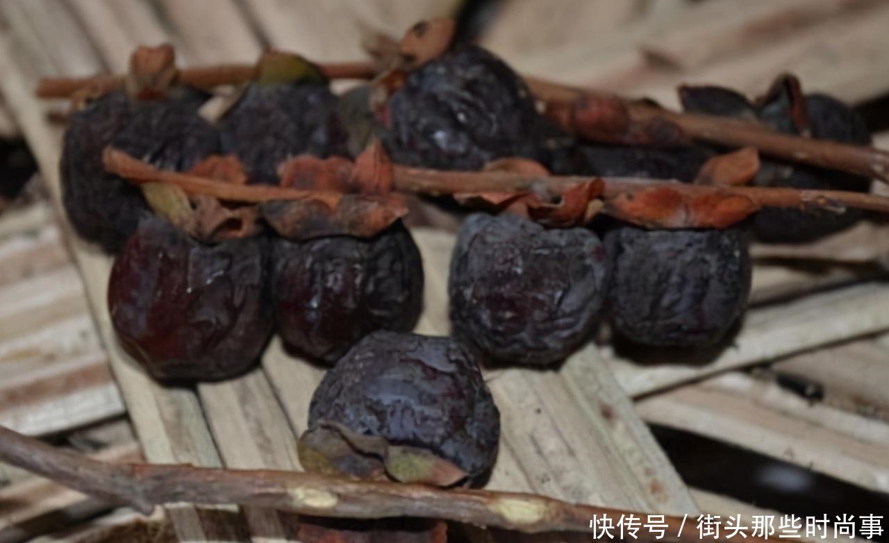 新鲜时没人摘,等“烂了”才好吃,此时吃正当,十元1斤不愁卖!