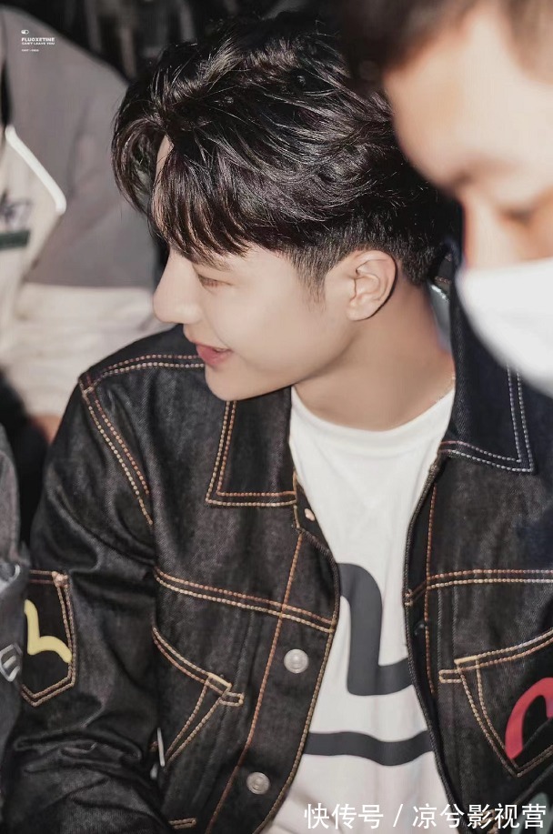 Evisu三十周年庆，王一博与布布同时现身：好朋友就是要坐在一起