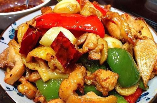 香辣鲜美的开胃家常菜，简单炒制，就能解馋下饭，家人超爱吃！