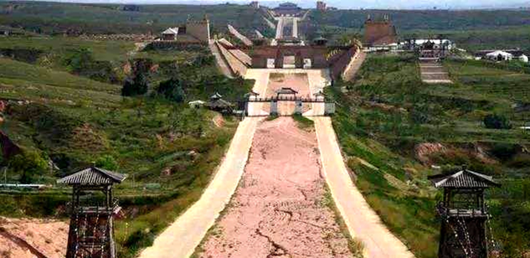 年前|秦始皇2200年前修了一条路,至今不长杂草,用的材料你想不到