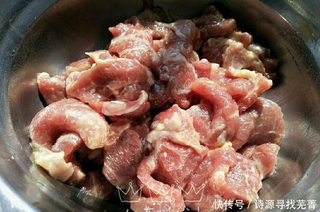 颜值满满,来一道粉粉少女心的木槿花豆腐肉羹汤吧!