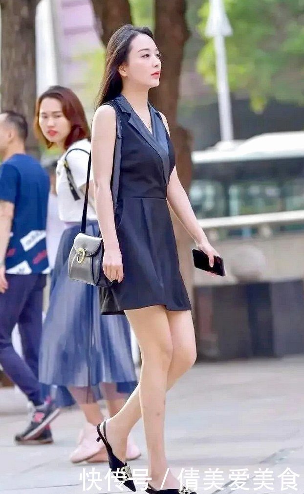 气质裙加奶奶鞋,清爽漂亮,有种别致美