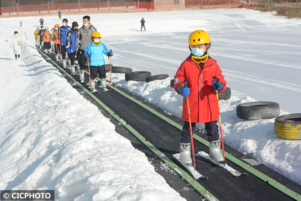 icphoto|甘肃天水：参与冰雪运动，感受冰雪乐趣