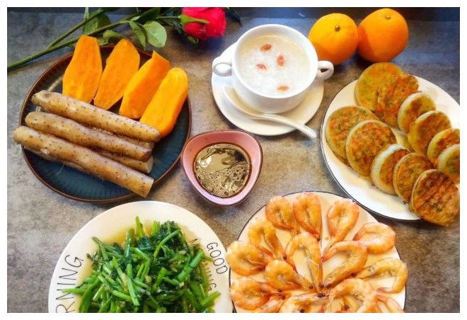 早餐没有大鱼大肉,却用心搭配,美味营养又健康,老人孩子都爱吃