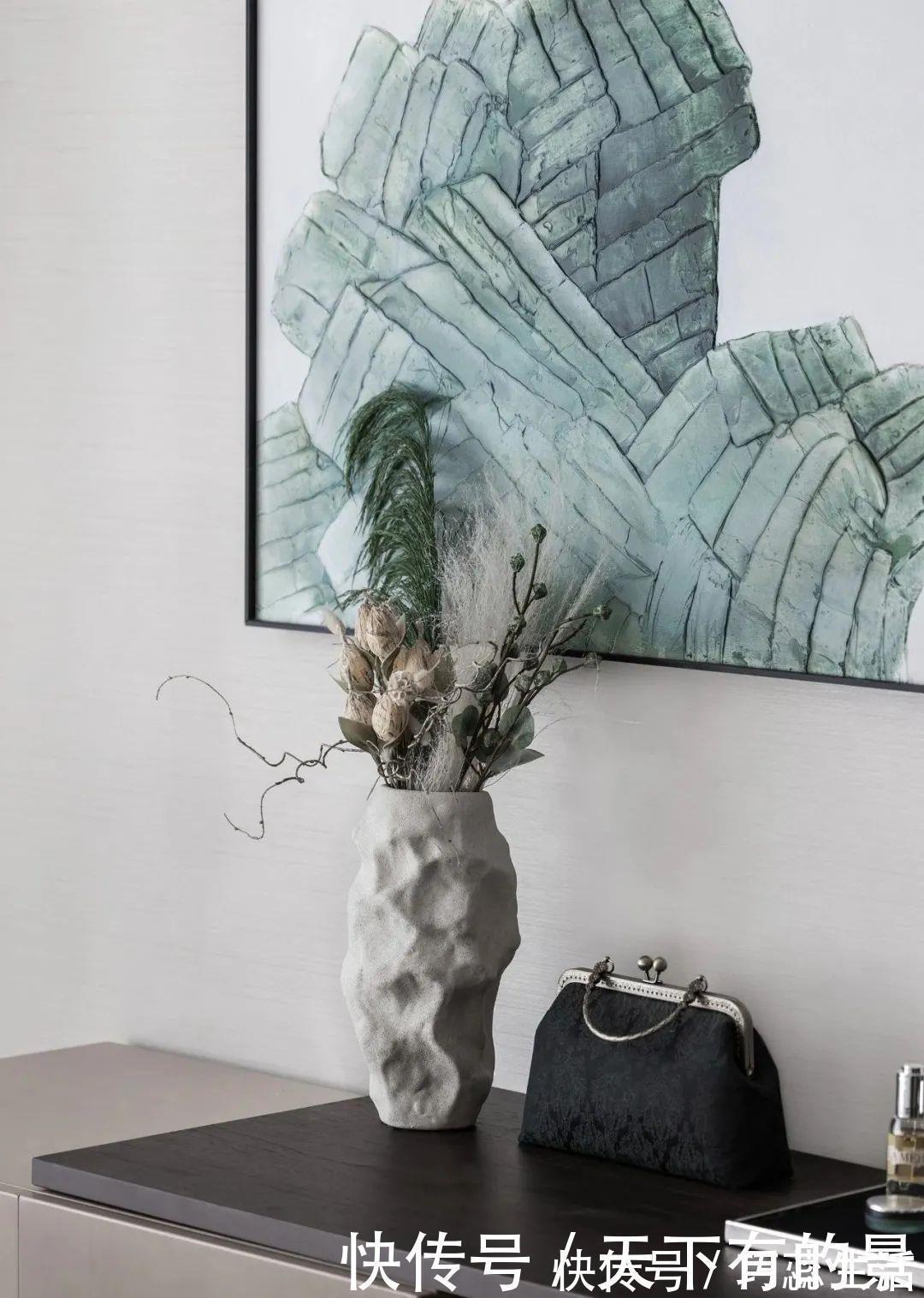 骑士精神|越来越多人装修选择中式风,像她的165㎡之家,入户就是诗意