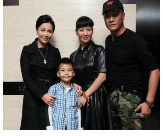 劉嘉玲|康康在《爸爸去哪兒》一出場就是“霸總”，其實(shí)他兒時(shí)也很可愛