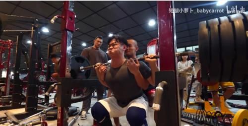 结果|他们挑战了鹿晨辉的深蹲训练,结果...