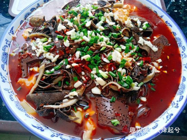 家常毛血旺 ,做法简单,麻辣鲜香,配上一瓶啤酒,太过瘾