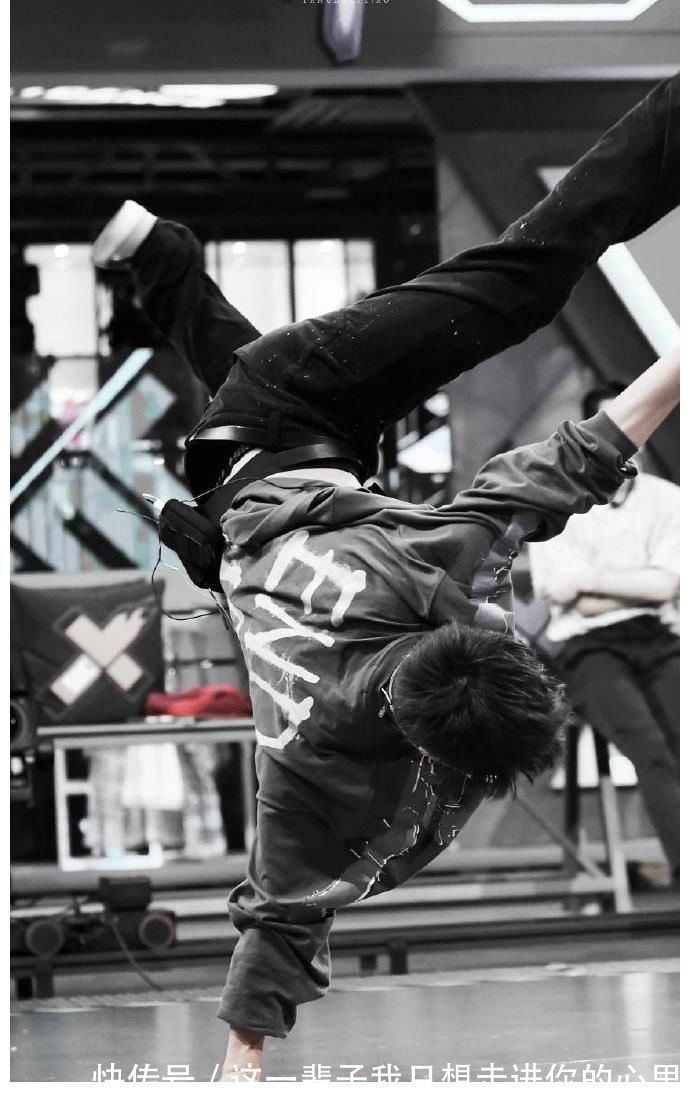 王一博:85号赛车手,滑板酷盖……必胜 & 王一博,期待新火花~