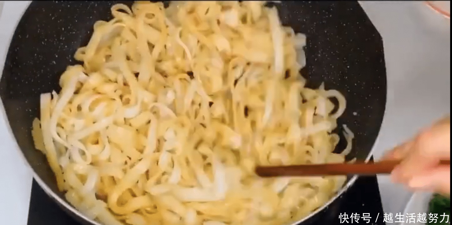 河粉|五分钟学会一道潮汕湿炒牛河,简单易学,家的味道