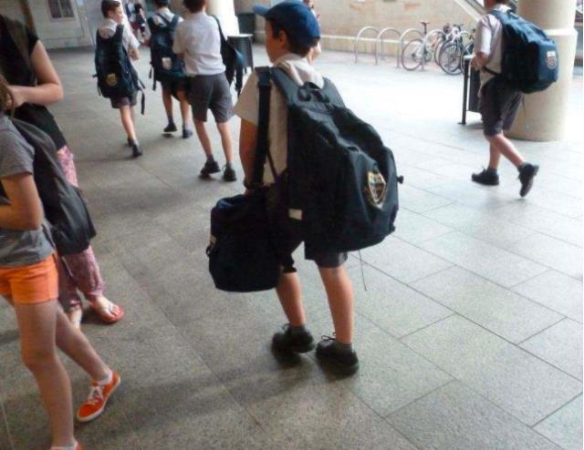 父母|现在的孩子有多累?6张图呈现“残酷童年”,父母看后直言正常