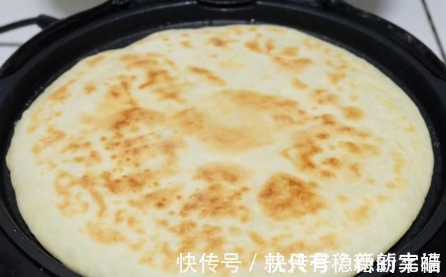 烙饼和面的时候先加水还是先加油？都不对！这才是正确做法