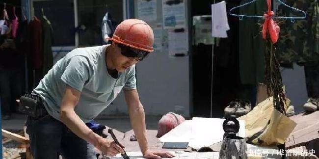 农民工一幅字吸粉1.4万,人民日报都点赞,粉丝:高手在工地