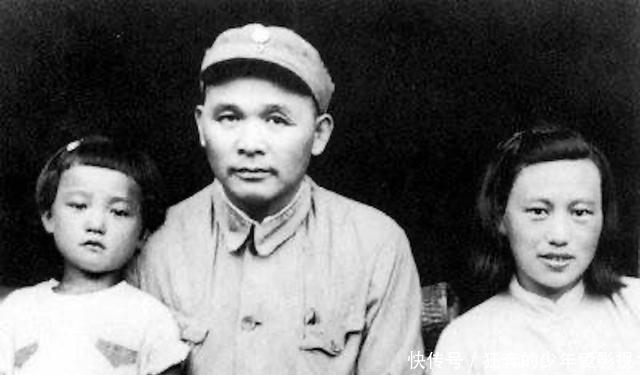 此人|此人原是陈赓手下的团长，25年后两人同成大将，他级别比陈赓还高！