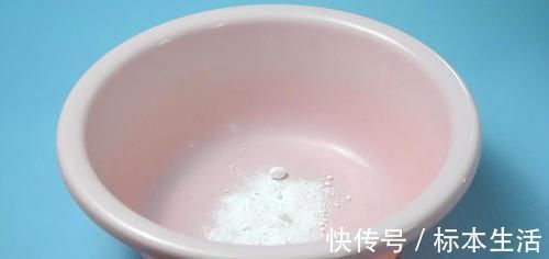 抹布又脏又油难清洗，水里加点它泡一泡，也能变得干干净净，真实用