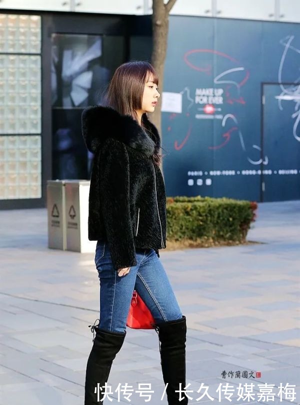 美女|街拍:腿长两米的高筒靴美女