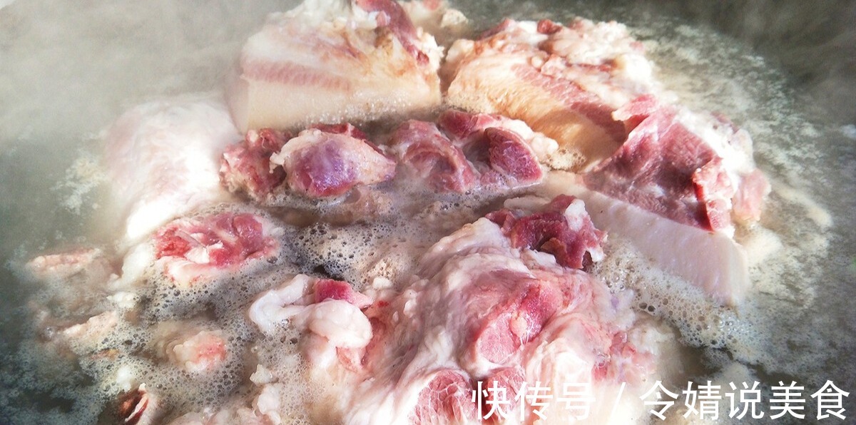 煮肉时浮出的白色浮沫是什么要捞出来吗医生一文告诉您为什么