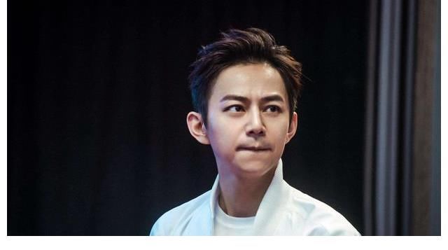 《快乐大本营》正式落幕,何炅复出力撑全场,新节目首播仍被嘲讽