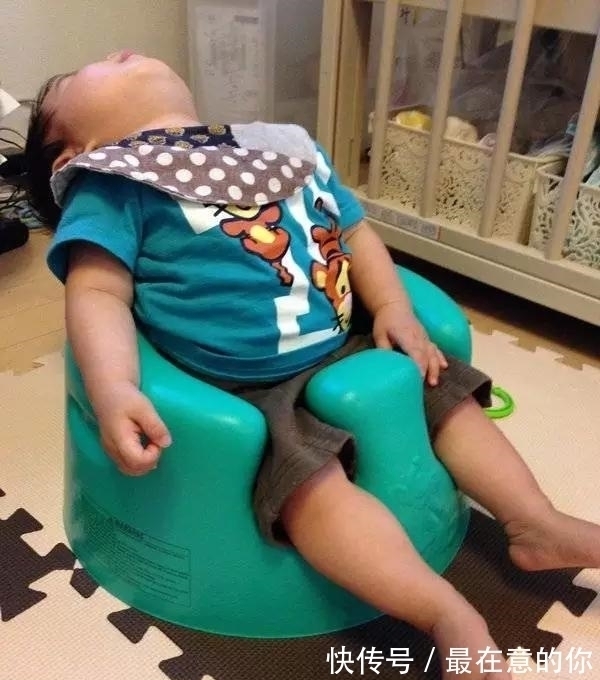 |搞笑萌宝:当宝宝困到一定地步的时候,意想不到的睡姿就出现了