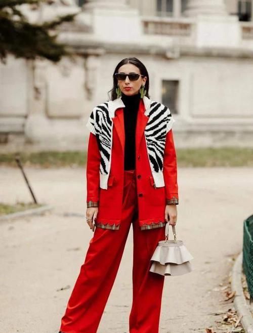 ?条纹怎么穿才不单调？跟着时尚博主这样穿，时髦又显气质！