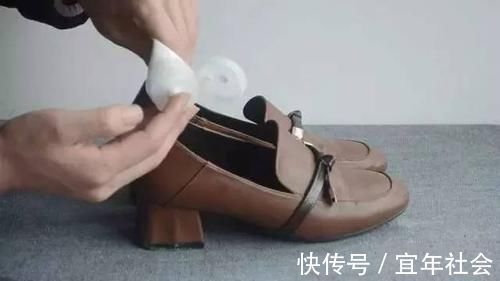 放大镜|鞋子挤脚？老司机教你2招，学会后鞋子怎么穿都舒服！