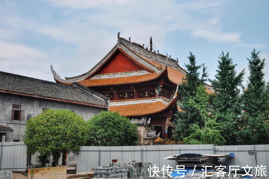 井盐|去年才通高铁,这座“十八线”国内小城,凭什么就火到了国外?