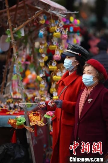 传统|南京传统手扎花灯扎堆上市“闹新春”