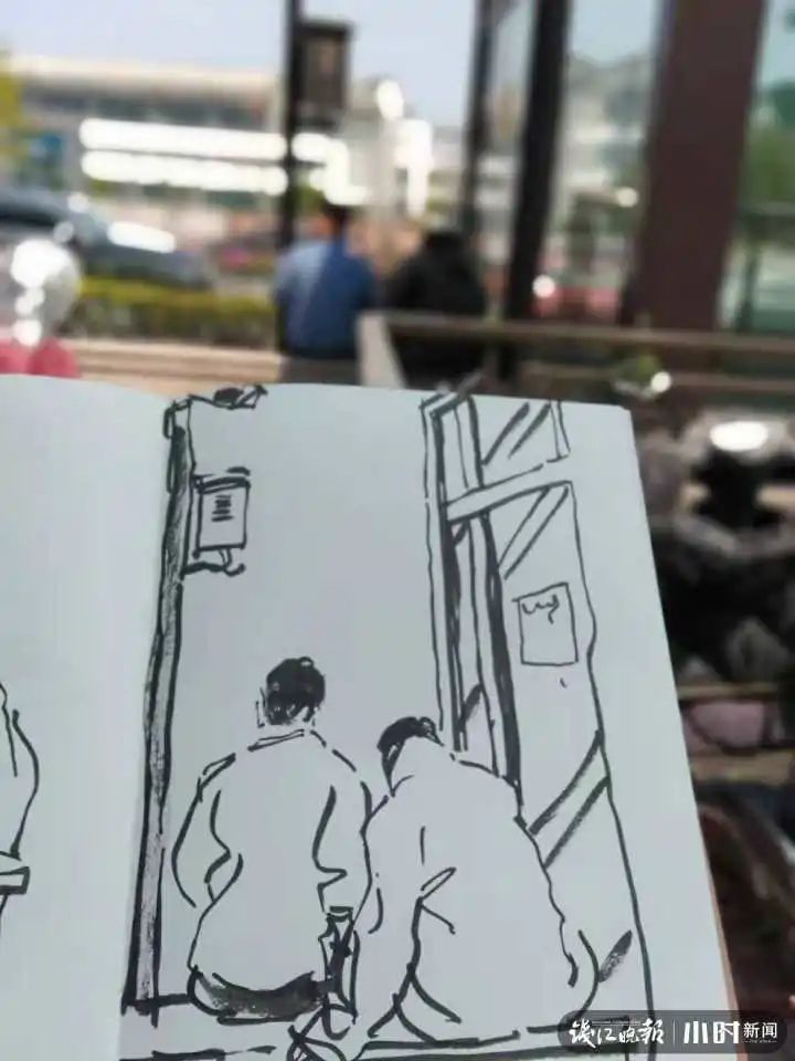 地铁|3年画了12000多幅!地铁早晚高峰上,他画了这些偶遇的人