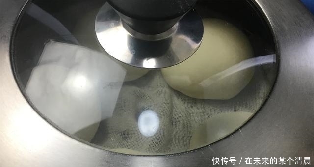 老阿姨做馒头,只放酵母就错了,教你正确做法,馒头又香又软