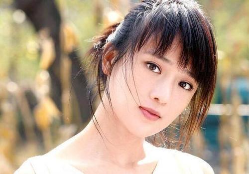 老人|怕媳妇分房子写母亲名,哪知老人临终变卦,男人赔了媳妇又赔钱