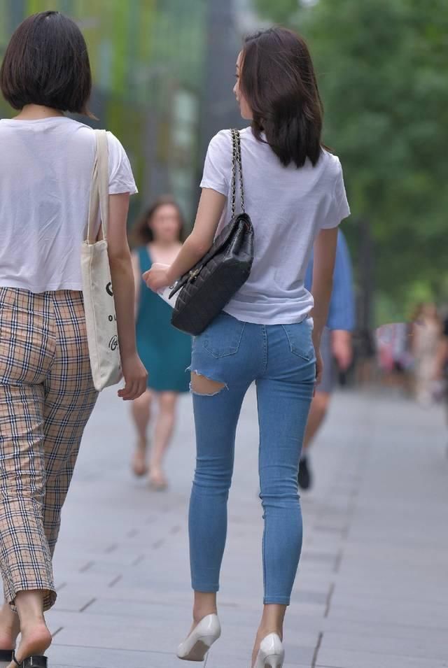街拍怎样穿衣最撩人正面再有料都不如来个时髦背影杀