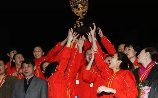 wcb正式官宣!中国篮坛名将退役告别赛场,两次拿到总冠军