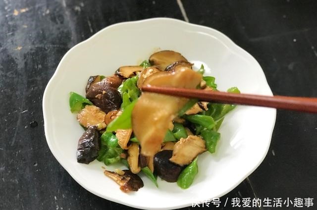 香菇和它一起炒,开胃解馋特过瘾,绝对让你多吃几碗米饭