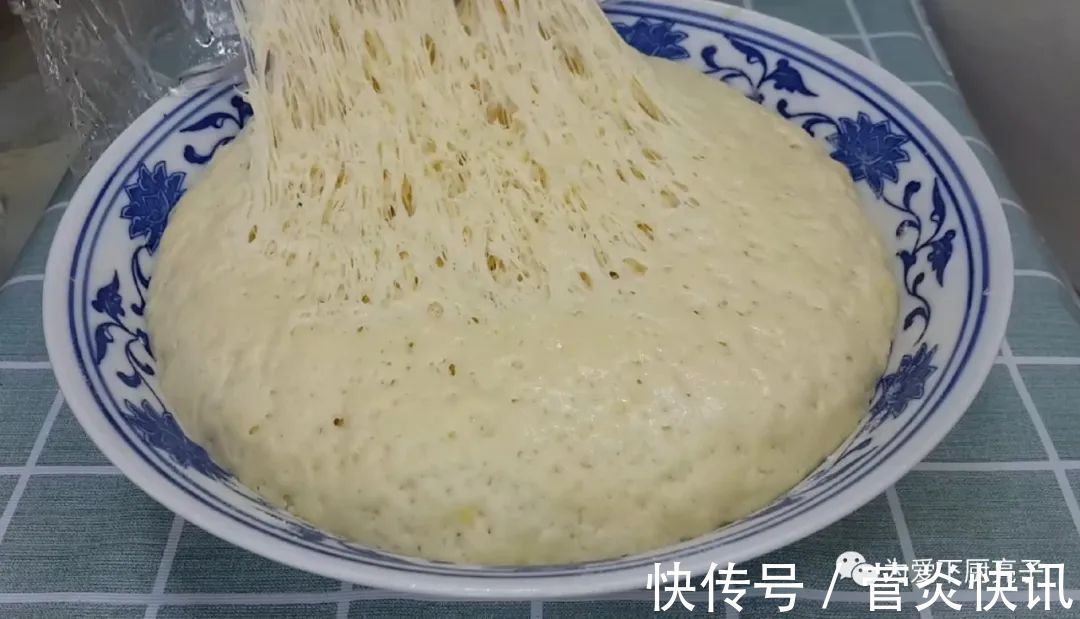 保鲜膜|在家自制烙饼做法,掌握佩服技巧,全家老少都爱吃,真的太好吃了