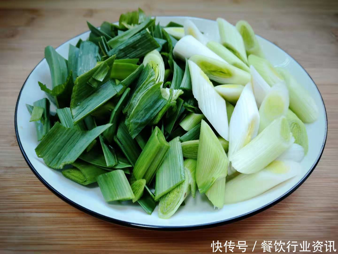  蒜苗|12月别知道吃芹菜茼蒿，蒜苗炒腊肉，鲜嫩可口下饭特香