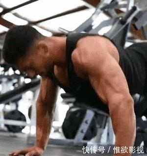 男模|26岁的男模坚持健身,练出完美肌肉线条,这几个健身动作或可尝试
