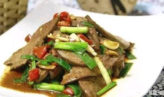 家常菜:蒜薹炒肉丝,凉拌海带,小炒杏鲍菇,泡椒香菜爆猪肝