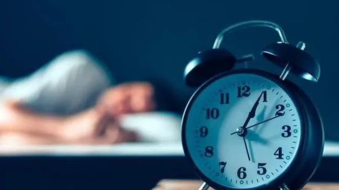 不足|经常凌晨三、四点钟醒来?或是肝血不足,中医1招调气血,治失眠