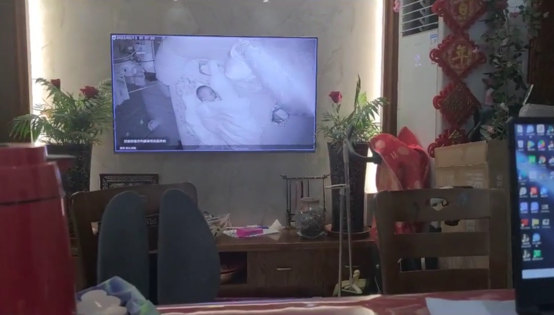 大华乐橙|妈妈周末让老公看娃,一觉醒来不知该夸还是骂!网友:这个可以有