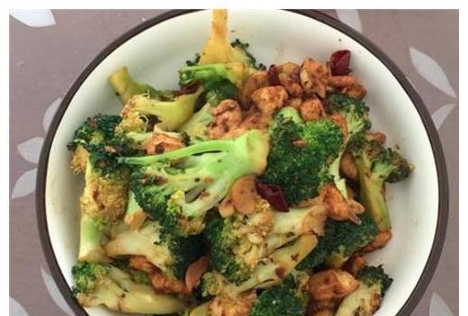 它当主食吃,吃了能饱肚子,坚持吃下去,腰肢纤细,穿啥都好看