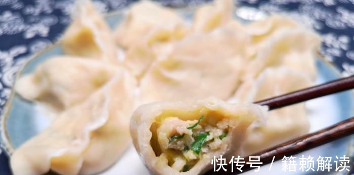 包白菜饺子，记住老师傅的“2放2不放”，饺子鲜嫩多汁，特好吃