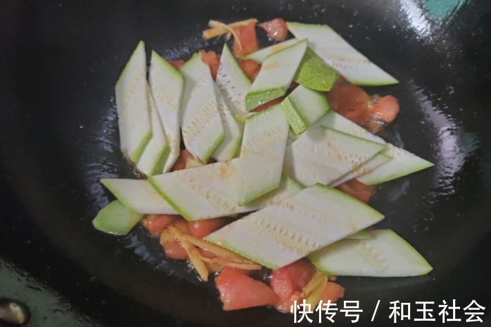 营养|酸甜开胃的番茄西葫芦蛋花汤,营养好喝,10分钟就能搞定